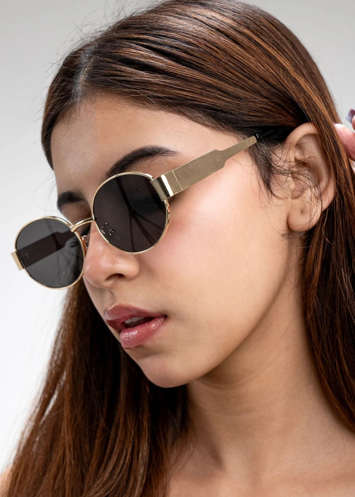 Retro Oval Sunglasses - Vintage Inspired Metal Frame Sunnies